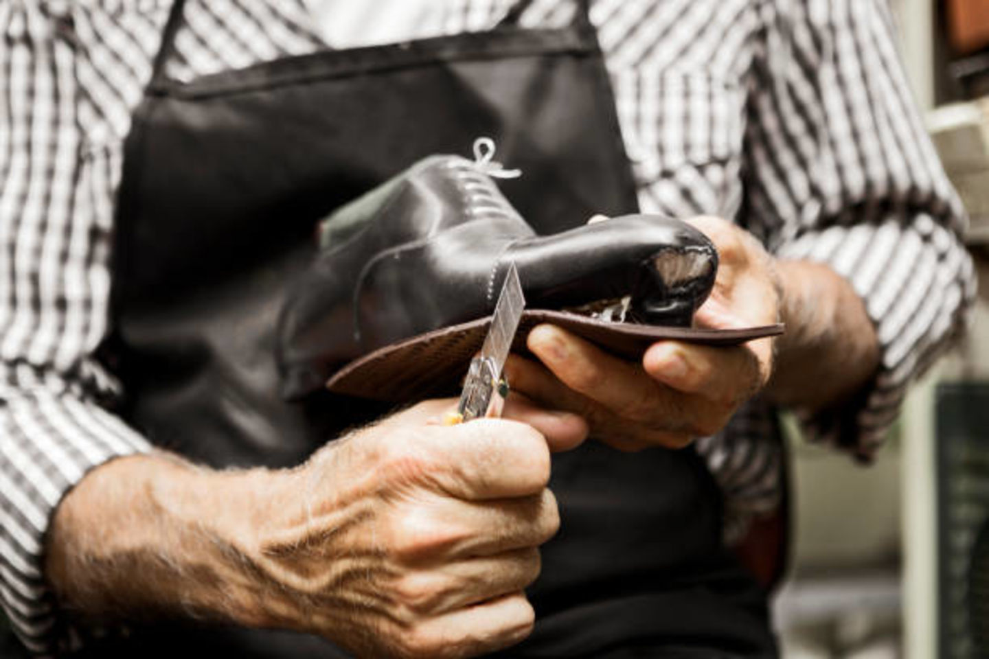 HiDubai-business-minutes-home-shoe-bag-repair-jumeirah-village-circle-al-barsha-south-4-dubai