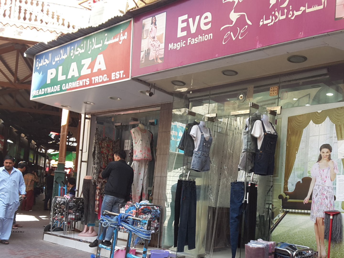 HiDubai-business-eve-magic-fashion-shopping-fashion-accessories-al-ras-dubai-2
