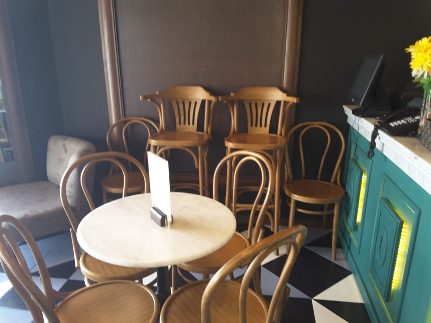 HiDubai-business-molten-me-sweets-food-beverage-bakeries-desserts-sweets-al-wasl-dubai-2