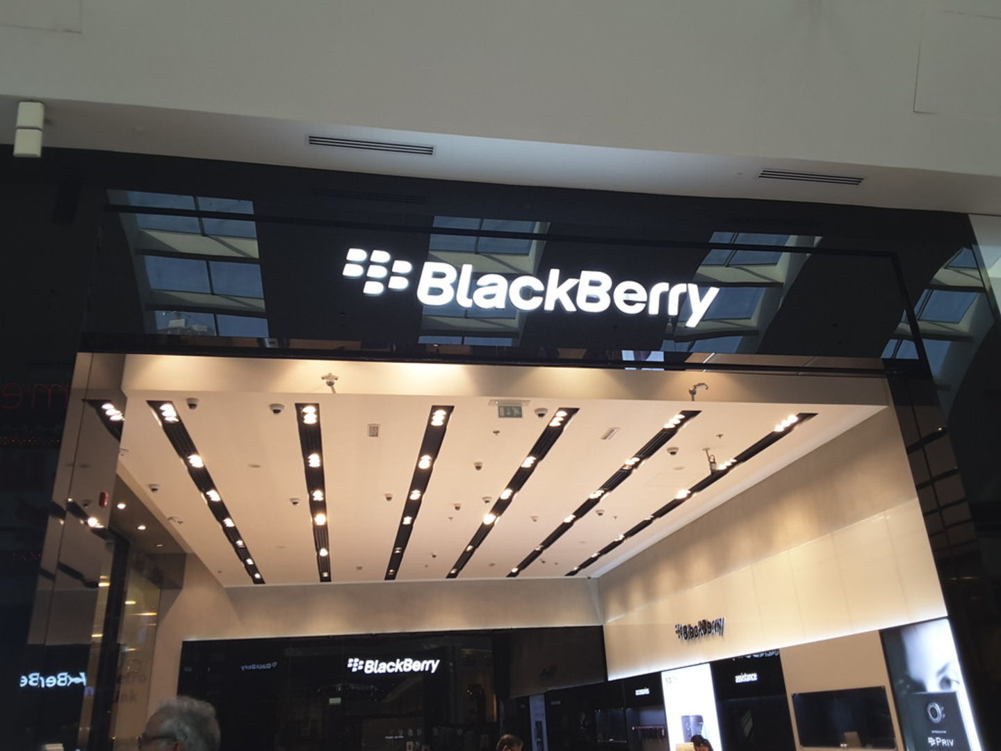 HiDubai-business-blackberry-shopping-consumer-electronics-burj-khalifa-dubai-2