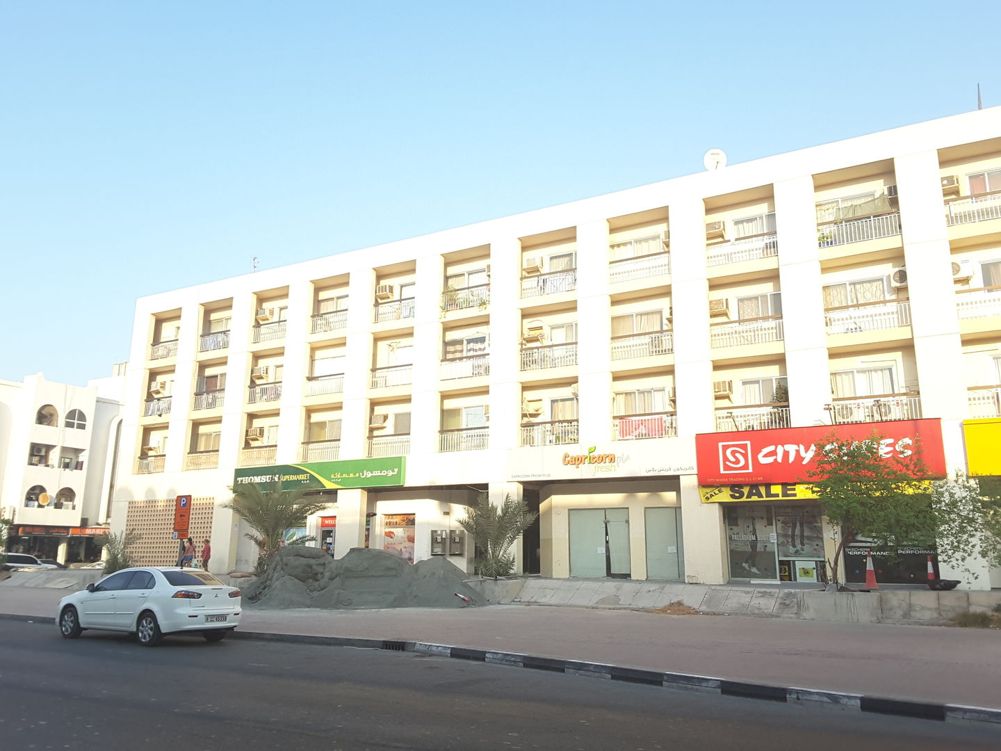 HiDubai-business-capricorn-fresh-plus-food-beverage-bakeries-desserts-sweets-al-karama-dubai-2