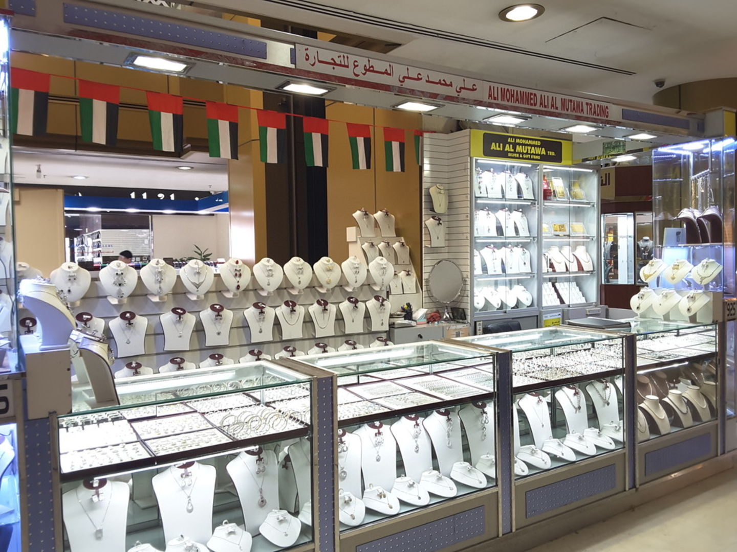 HiDubai-business-ali-mohammed-ali-al-mutawa-trading-shopping-jewellery-precious-stones-al-daghaya-dubai-2