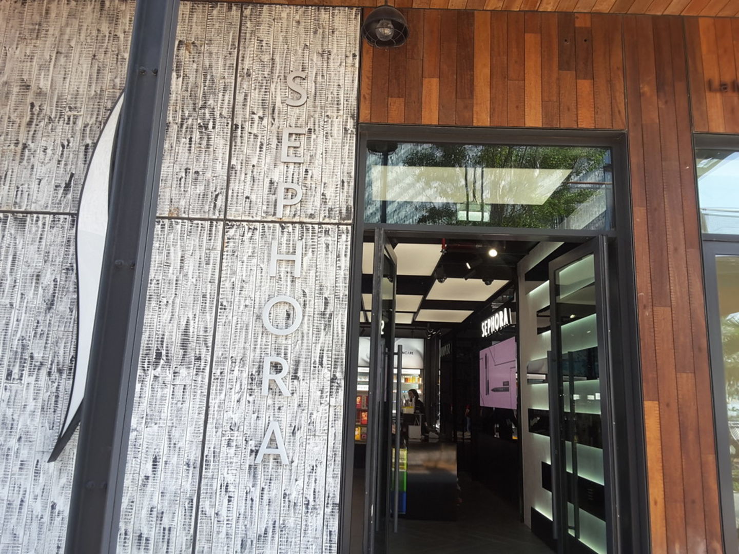 HiDubai-business-sephora-shopping-beauty-cosmetics-stores-jumeirah-1-dubai-1