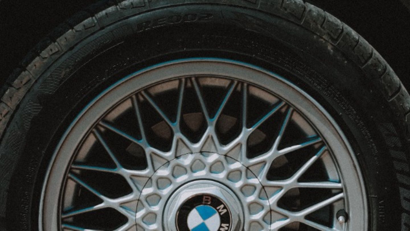 HiDubai-business-ahmad-alhammadi-tyre-trading-transport-vehicle-services-auto-spare-parts-accessories-al-khabaisi-dubai