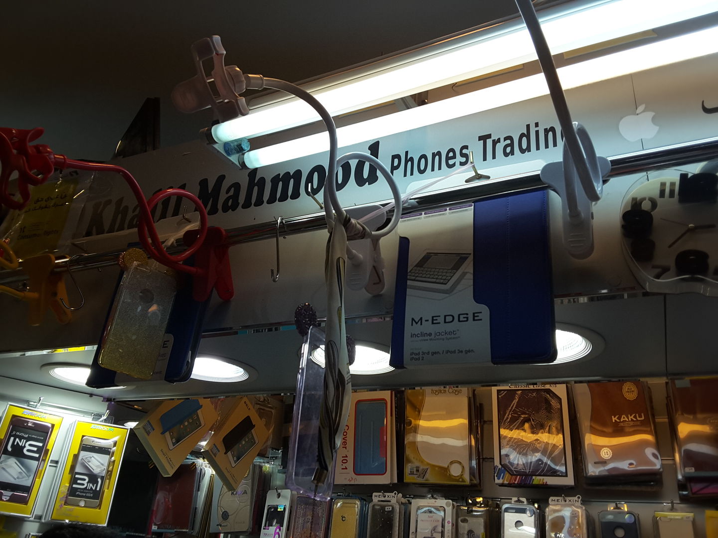 HiDubai-business-khalil-mahmood-phones-trading-shopping-consumer-electronics-al-karama-dubai-2