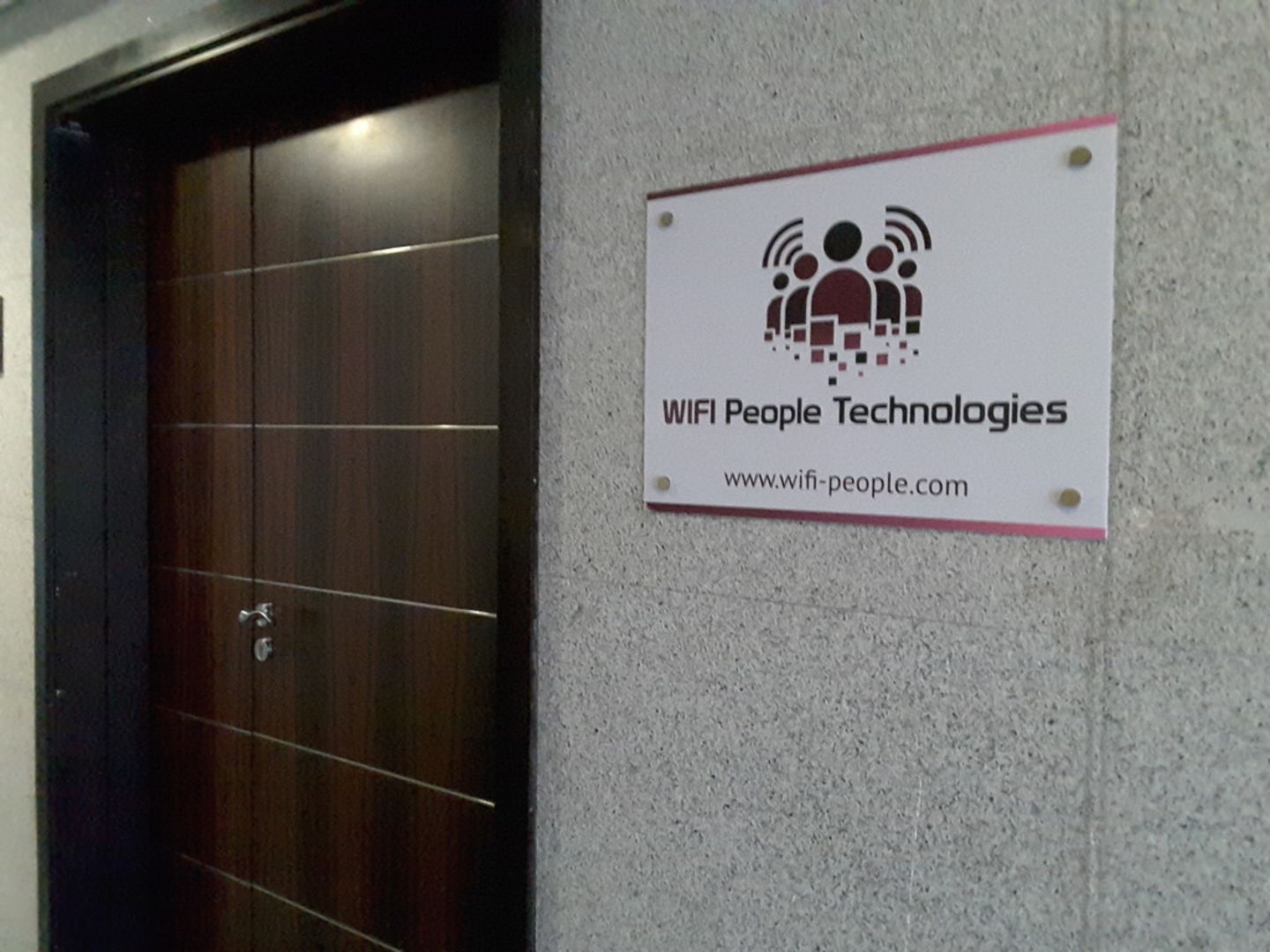 HiDubai-business-wifi-people-technologies-b2b-services-it-services-oud-metha-dubai-2