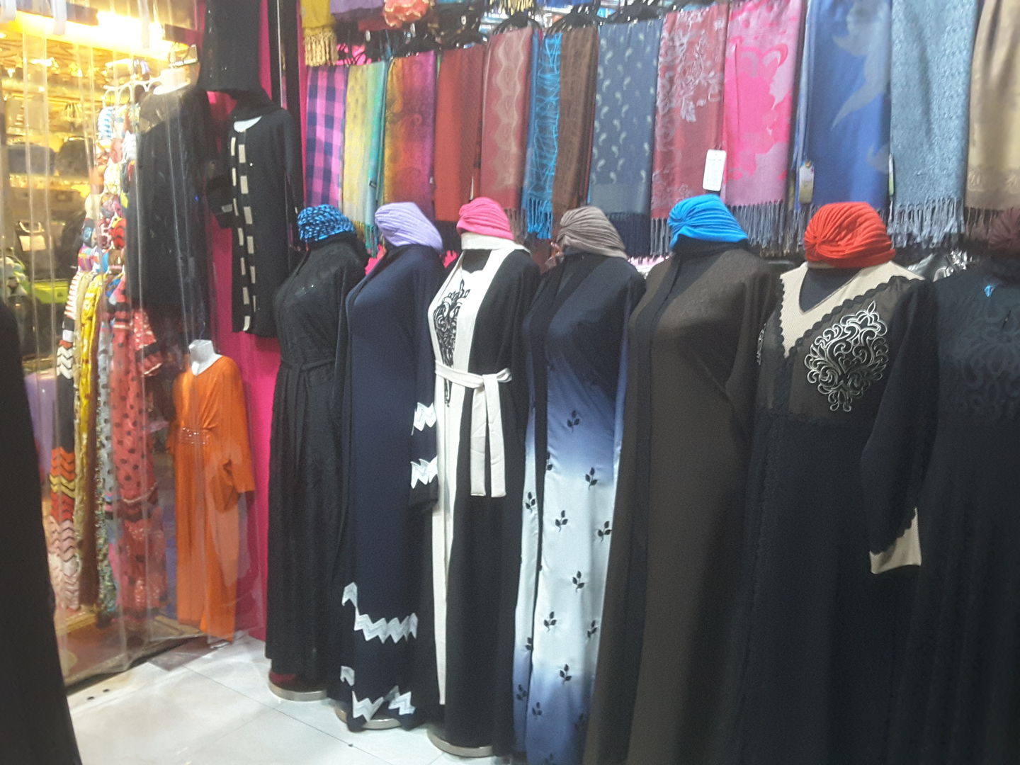 HiDubai-business-new-pradha-house-trading-shopping-apparel-meena-bazar-al-souq-al-kabeer-dubai-2