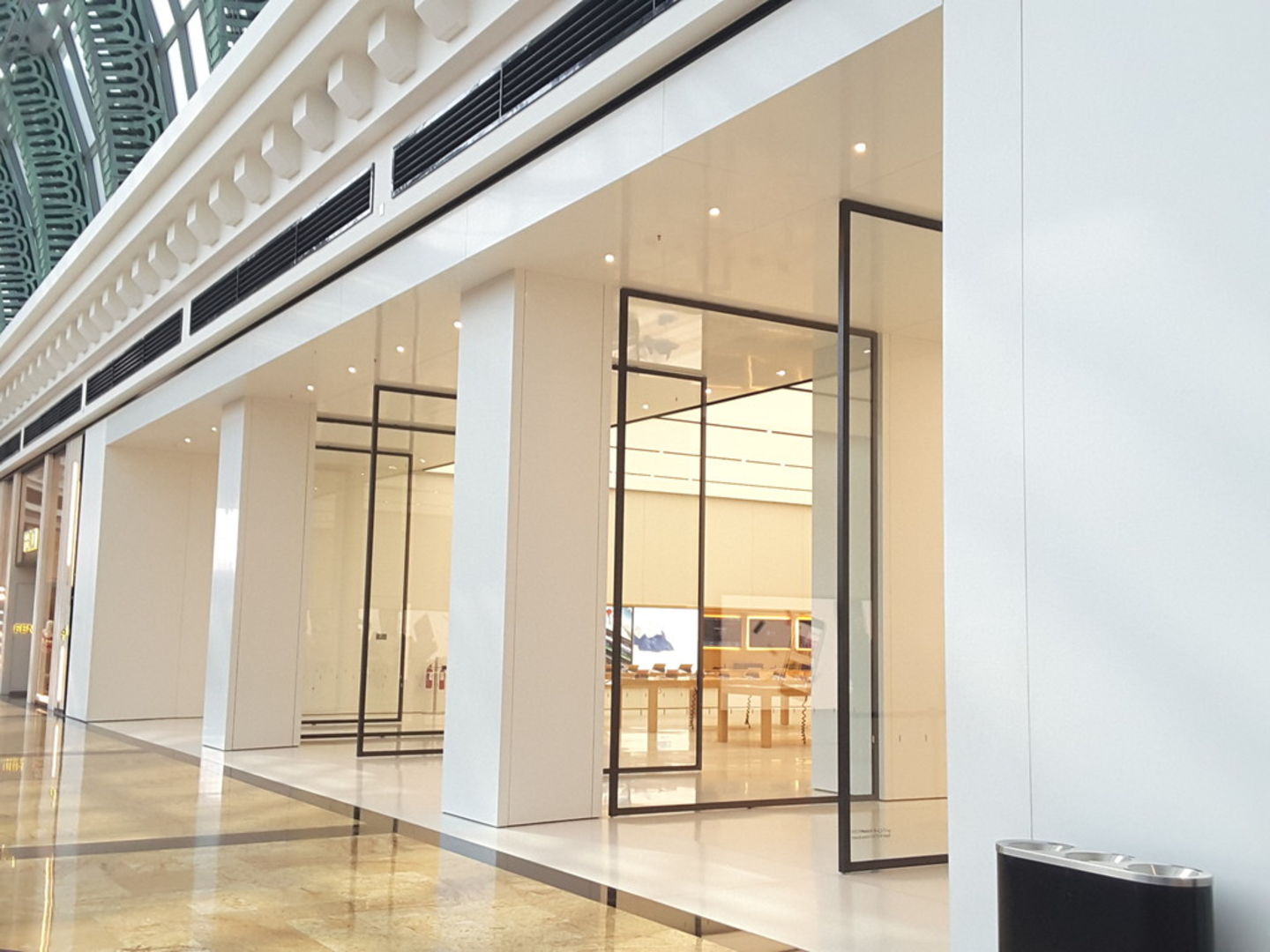HiDubai-business-apple-store-shopping-consumer-electronics-al-barsha-1-dubai-2