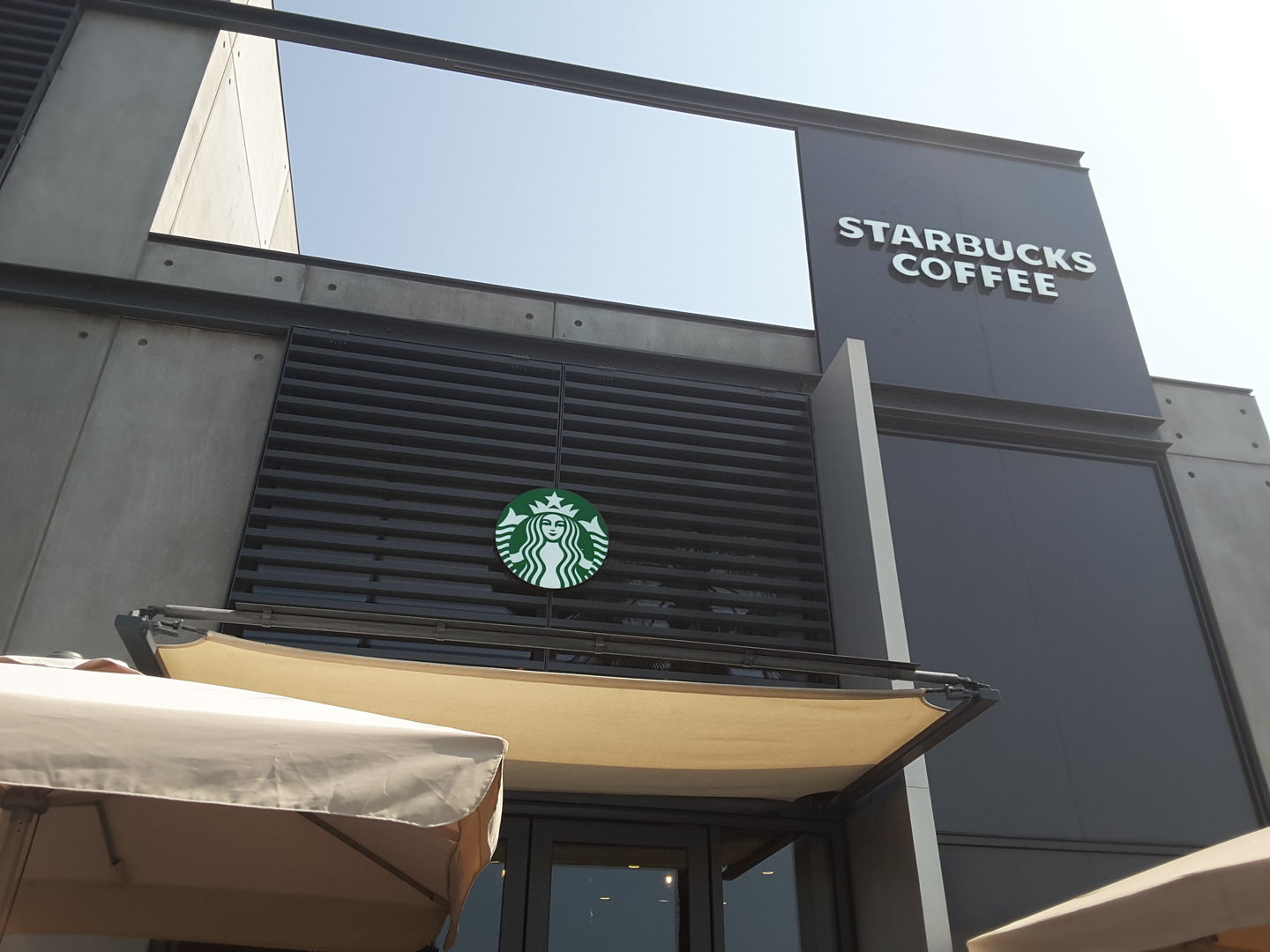 HiDubai-business-starbucks-food-beverage-coffee-shops-jumeirah-1-dubai-14