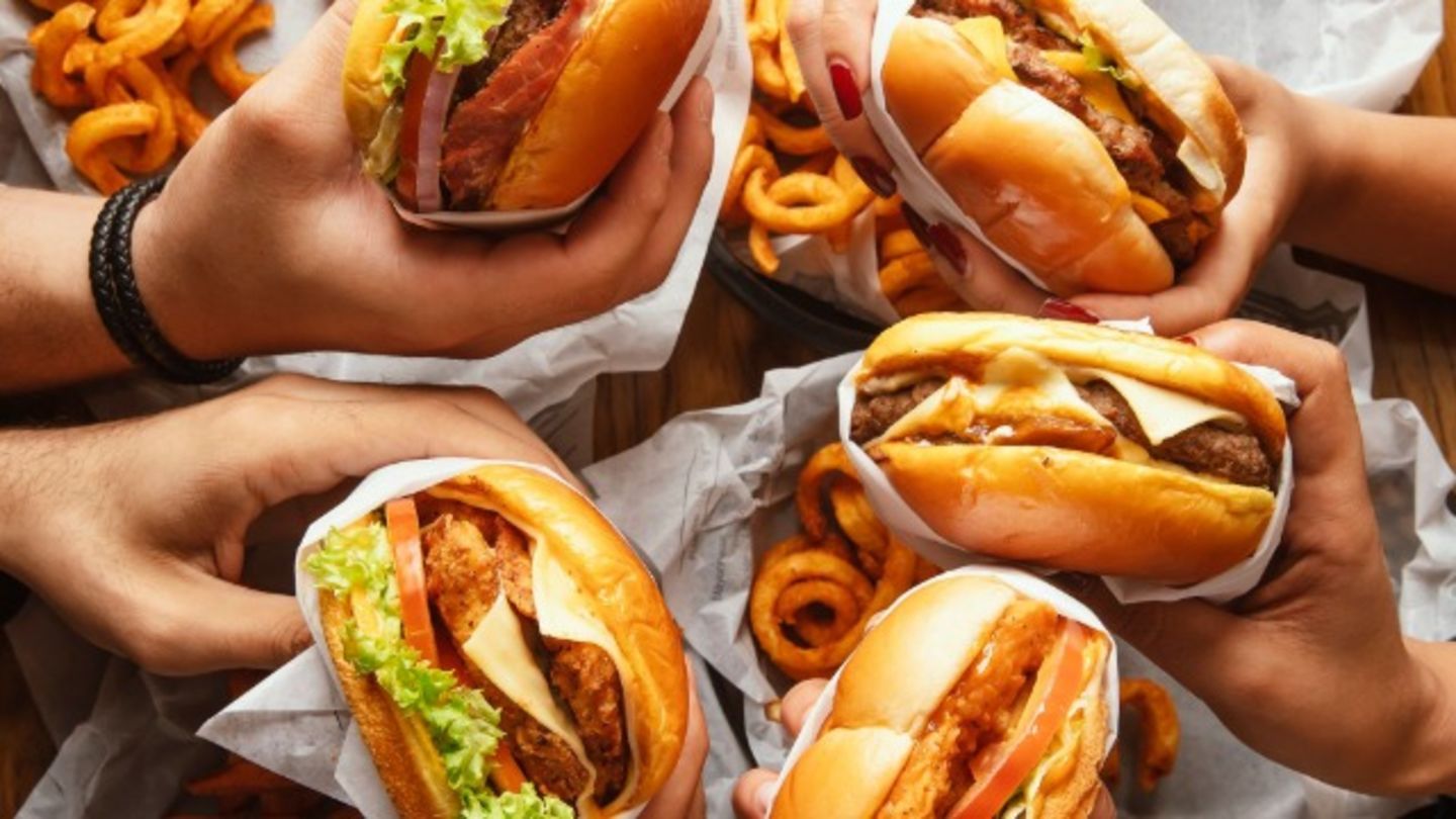 HiDubai-business-hardees-food-beverage-restaurants-bars-al-mizhar-1-dubai