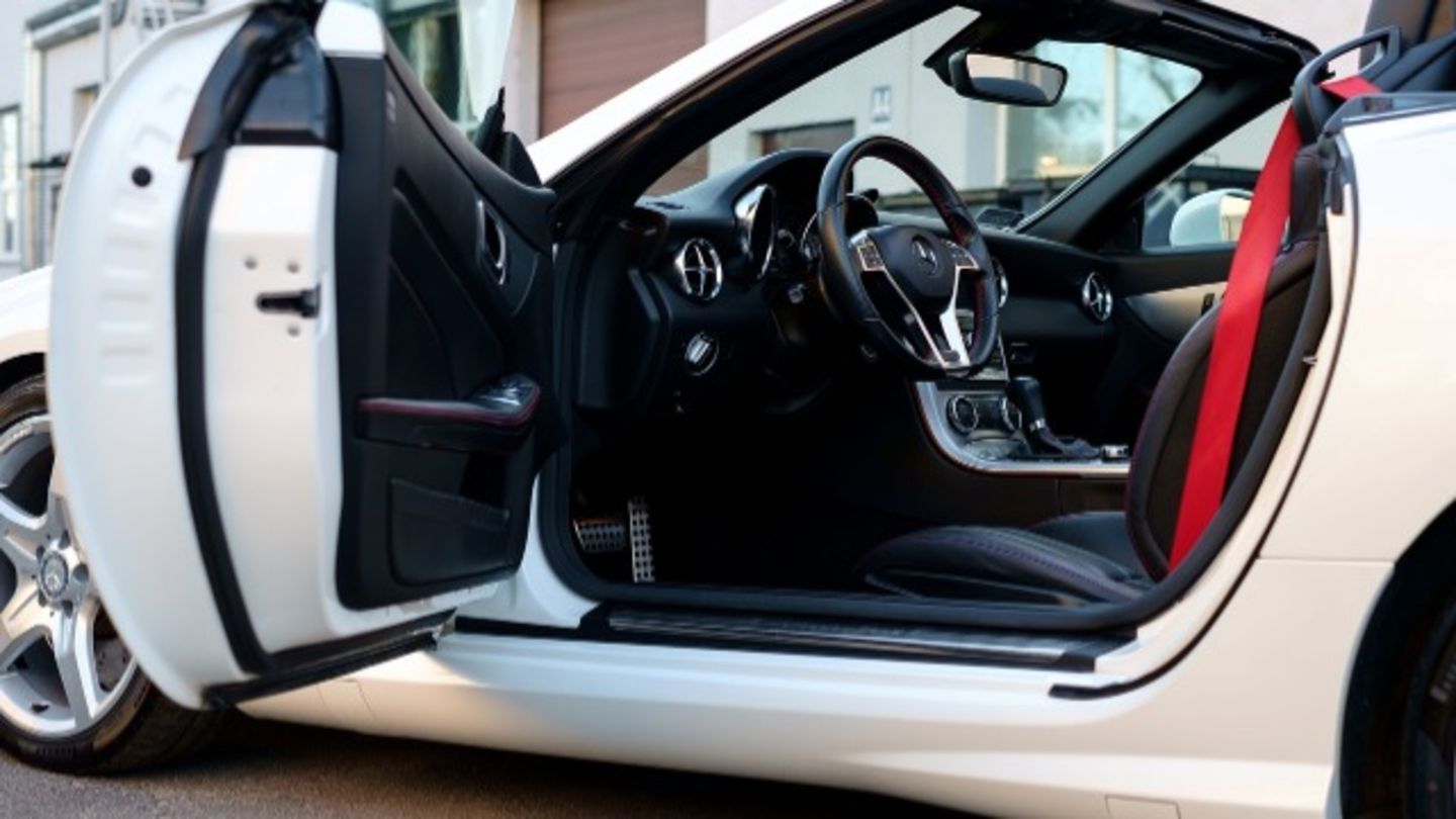 Platinum Class Rent A Car(Car Rental Services) in Al Muraqqabat, Dubai