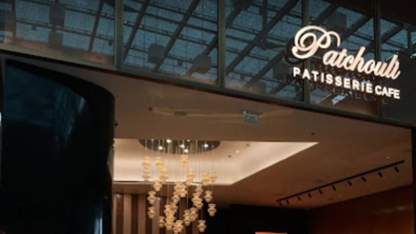 HiDubai-business-patchouli-patisserie-cafe-food-beverage-bakeries-desserts-sweets-al-wasl-dubai