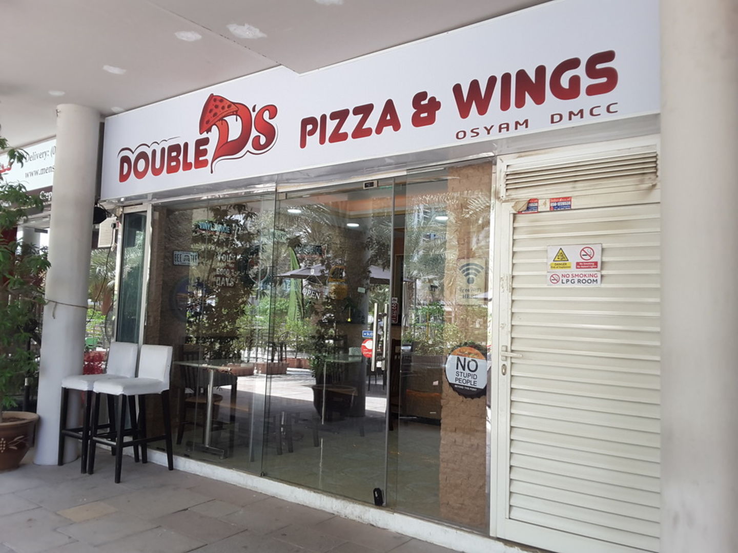 HiDubai-business-double-ds-pizza-wings-food-beverage-restaurants-bars-jumeirah-lake-towers-al-thanyah-5-dubai-2