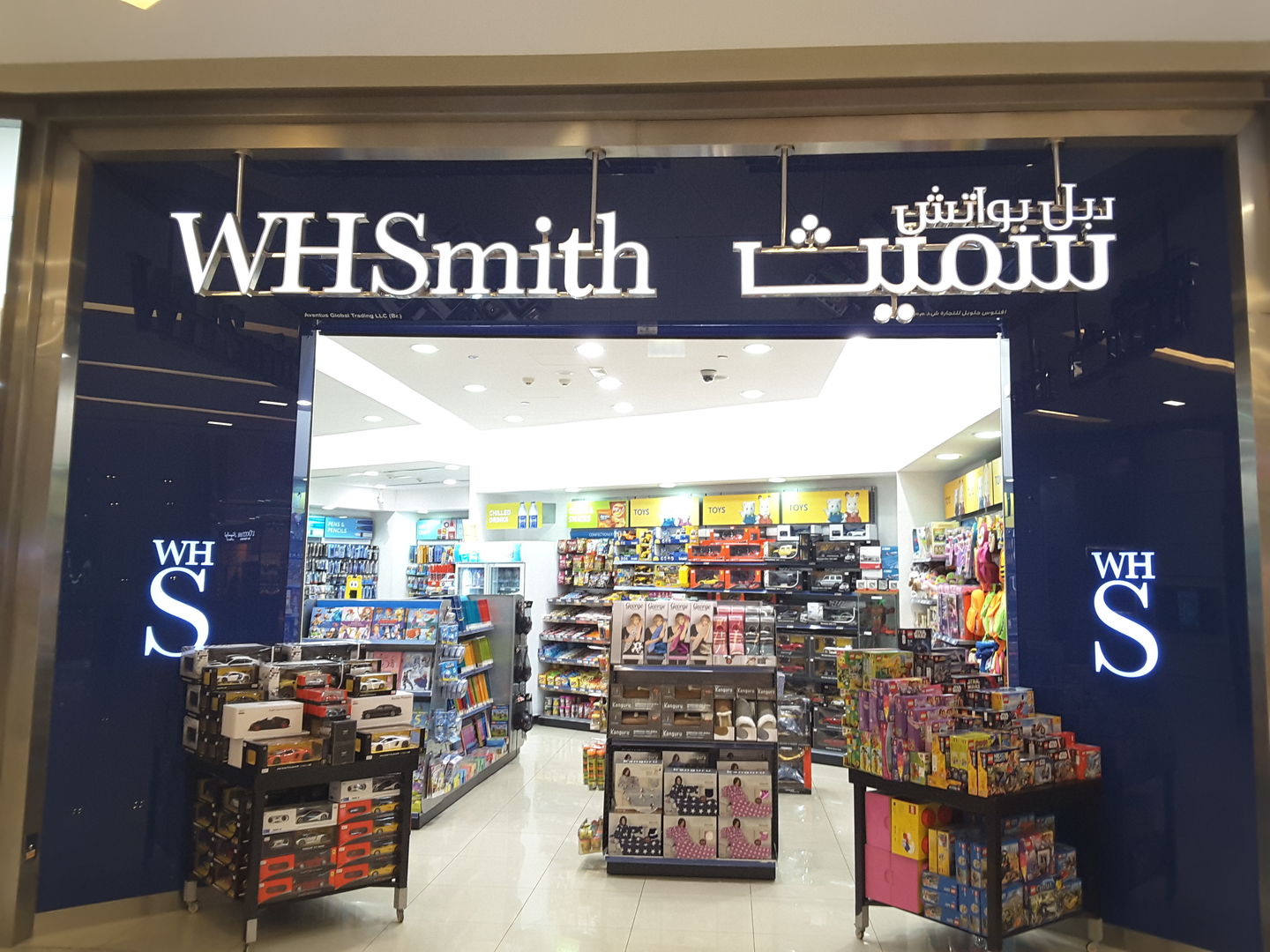 HiDubai-business-wh-smith-shopping-books-movies-music-dubai-marina-marsa-dubai-dubai-2