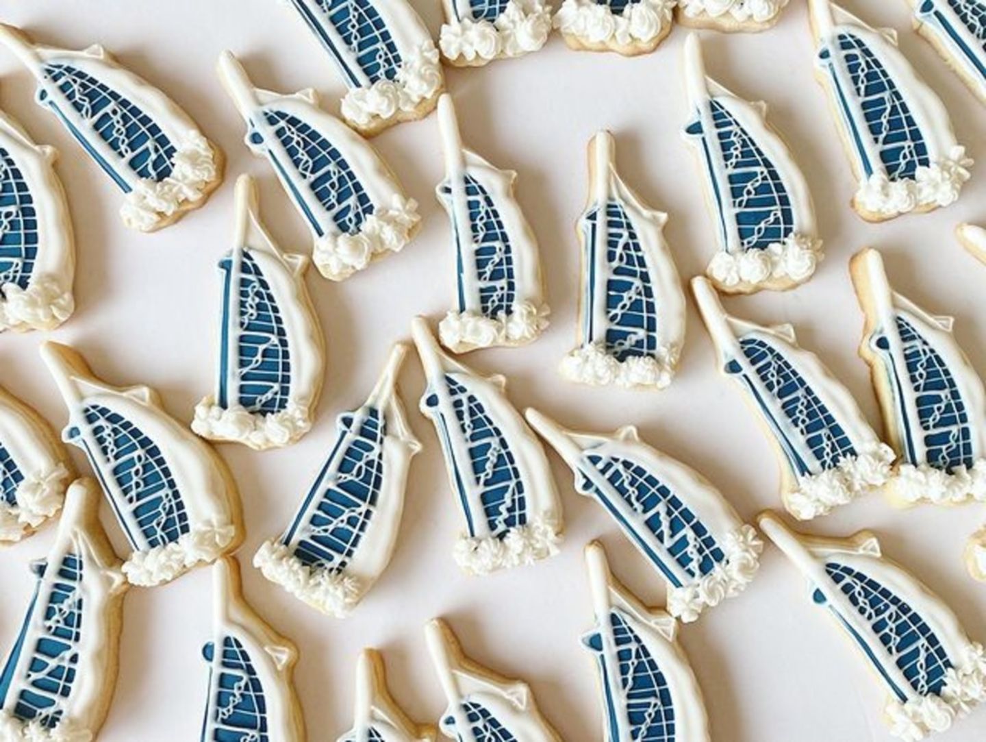 HiDubai-business-oh-sugar-food-beverage-bakeries-desserts-sweets-jumeirah-lake-towers-al-thanyah-5-dubai