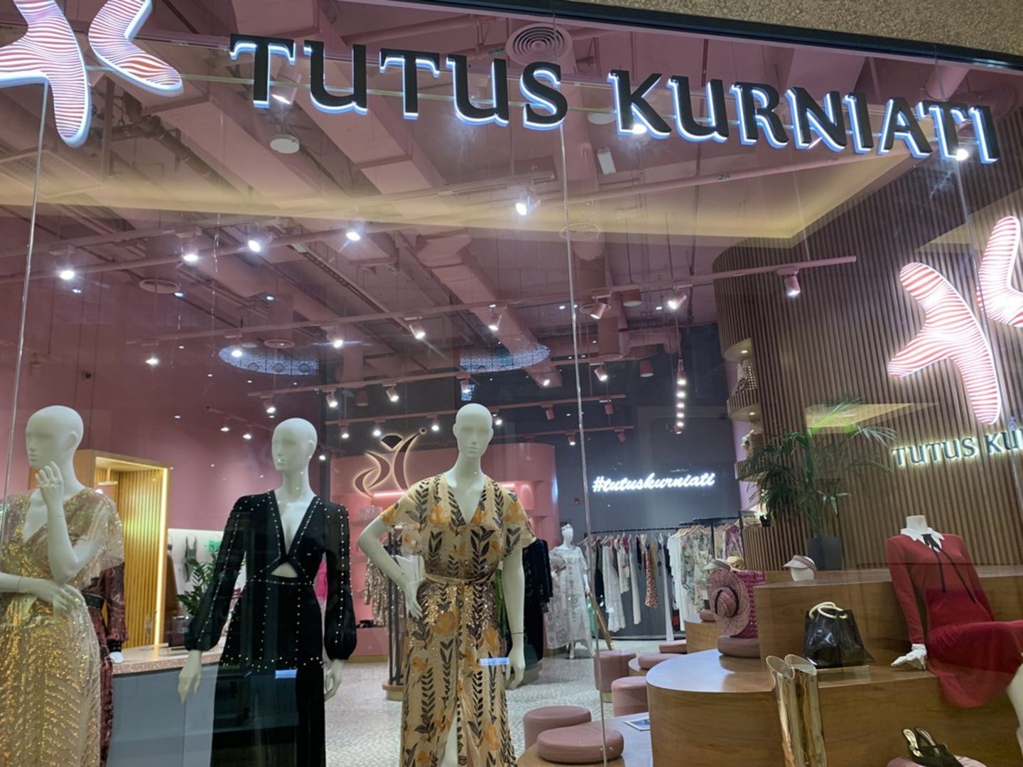 HiDubai-business-tutus-kurniati-shopping-apparel-the-palm-jumeirah-nakhlat-jumeirah-dubai