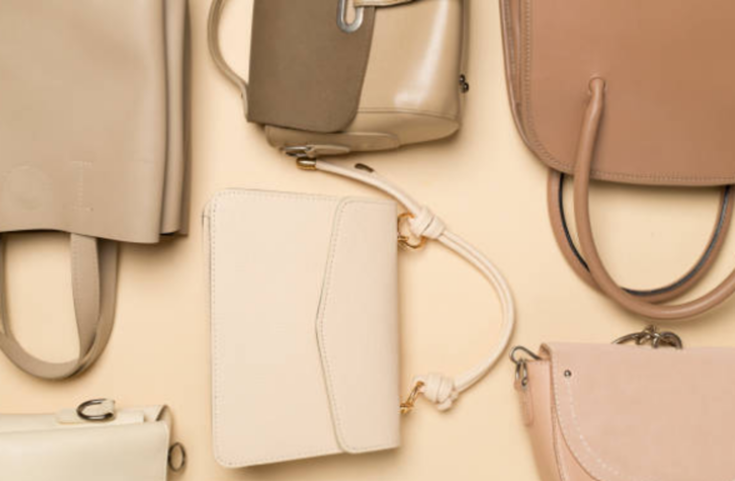 HiDubai-business-your-dream-bag-used-clothes-trading-shopping-apparel-business-bay-dubai