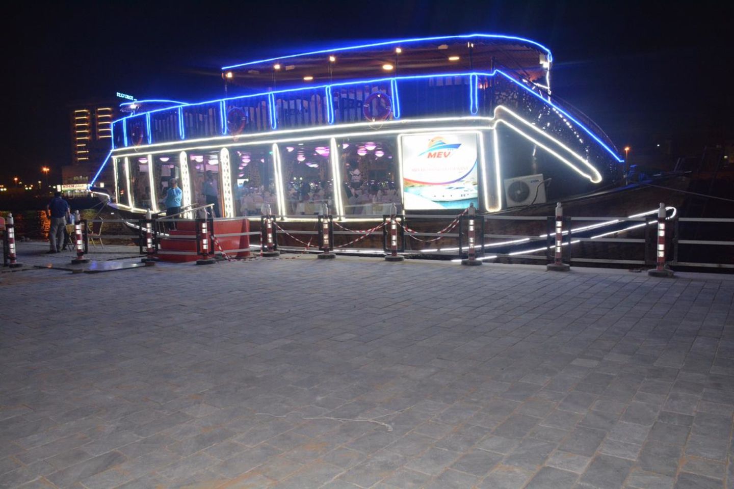HiDubai-business-mev-floating-restaurant-food-beverage-restaurants-bars-meena-bazar-al-souq-al-kabeer-dubai-2