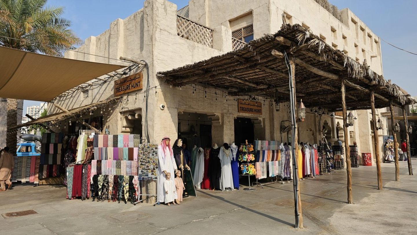 HiDubai-business-treasure-hunt-trading-shopping-souvenirs-gifts-al-hamriya-dubai