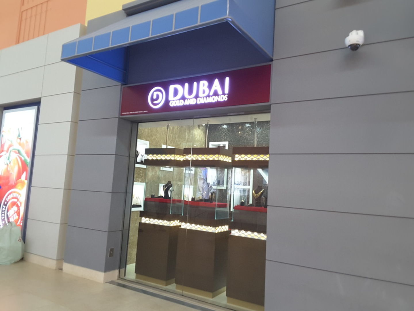HiDubai-business-dubai-gold-and-diamonds-shopping-jewellery-precious-stones-corniche-deira-dubai-2