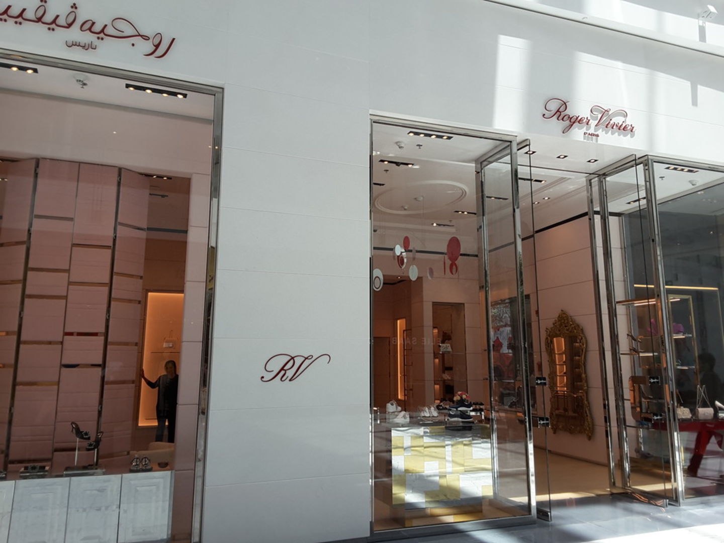 HiDubai-business-roger-vivier-shopping-fashion-accessories-burj-khalifa-dubai-2