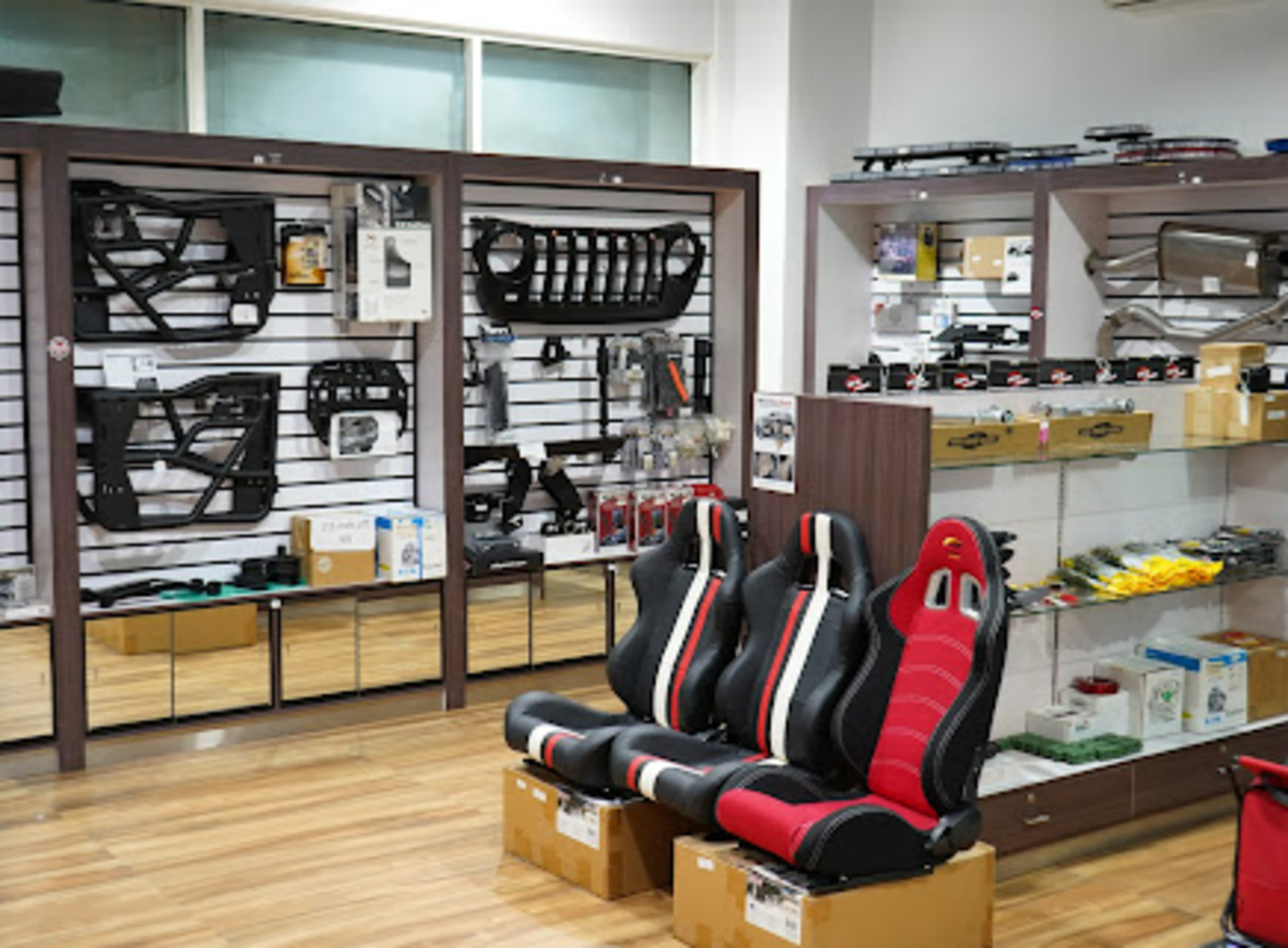 HiDubai-business-bahwan-motors-auto-accessories-trading-transport-vehicle-services-auto-spare-parts-accessories-al-quoz-industrial-4-dubai