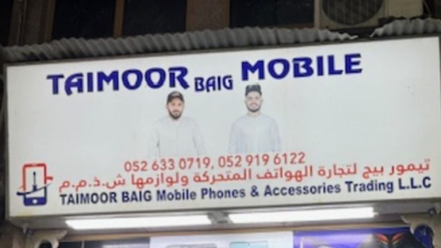 HiDubai-business-taimoor-baig-mobile-phones-accessories-trading-shopping-consumer-electronics-meena-bazar-al-souq-al-kabeer-dubai