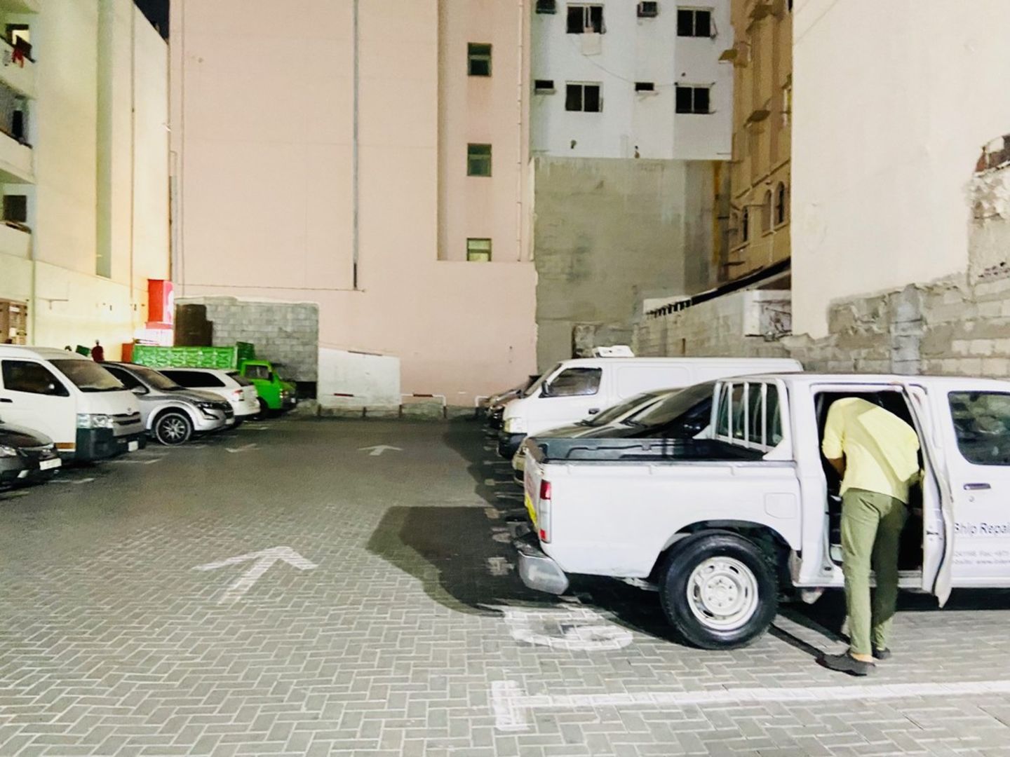 HiDubai-business-wahat-al-jazeera-car-parking-rental-transport-vehicle-services-car-rental-services-naif-dubai