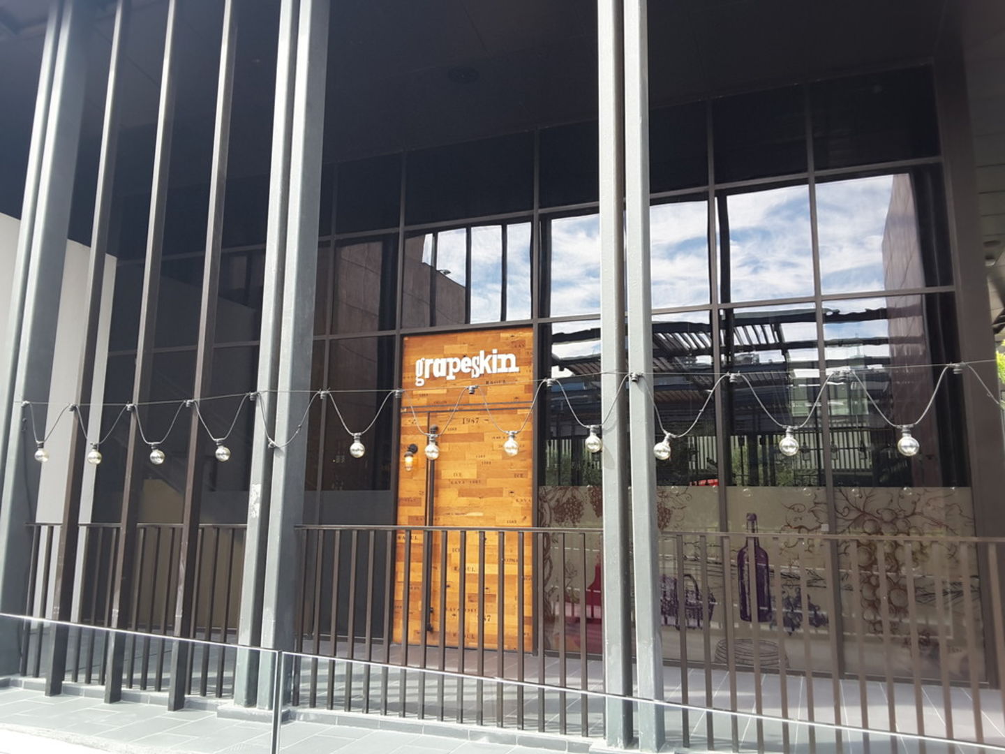 HiDubai-business-grapeskin-wine-bar-shopping-liquor-alcoholic-drinks-jumeirah-beach-residence-marsa-dubai-dubai