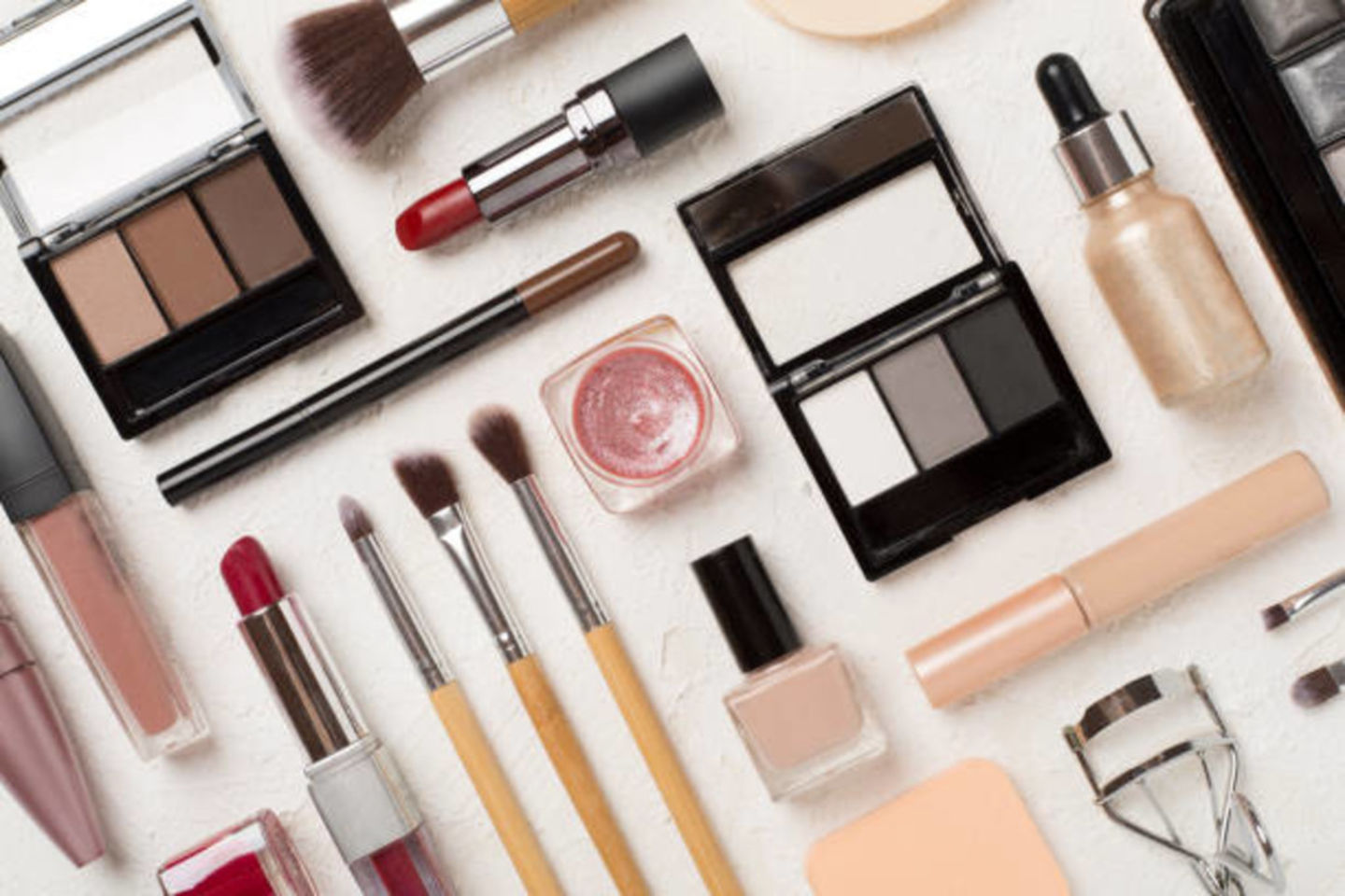 HiDubai-business-queen-face-cosmetics-trading-shopping-beauty-cosmetics-stores-naif-dubai