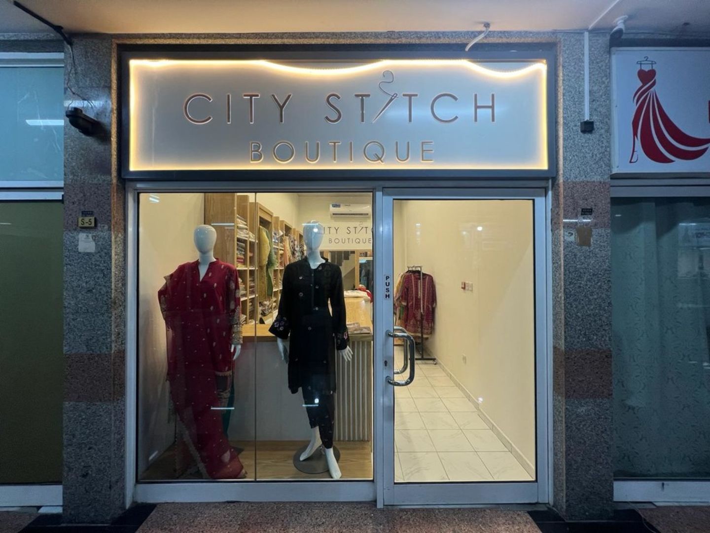 HiDubai-business-city-stitch-boutique-shopping-custom-clothes-designers-meena-bazar-al-souq-al-kabeer-dubai