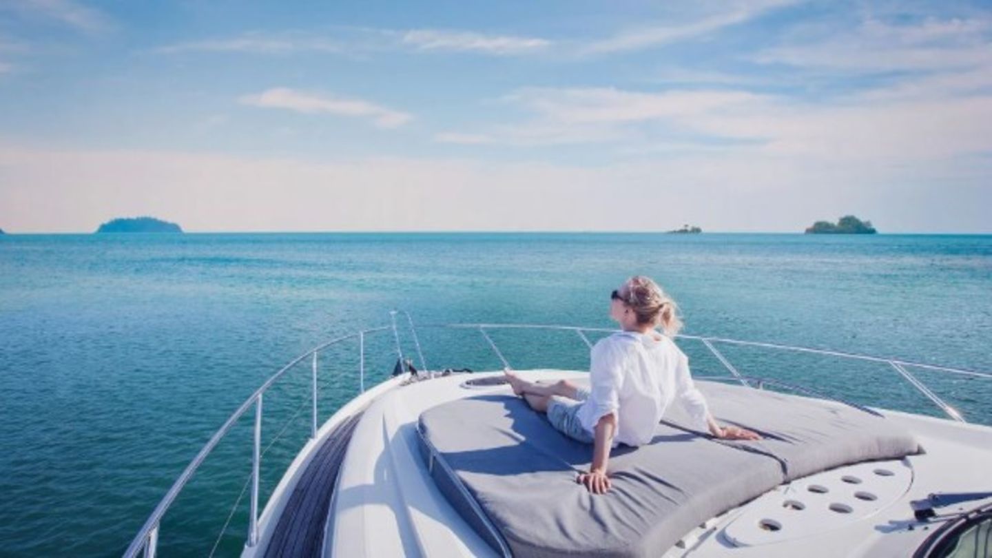 HiDubai-business-ypi-yachts-transport-vehicle-services-boat-yacht-dealers-port-saeed-dubai