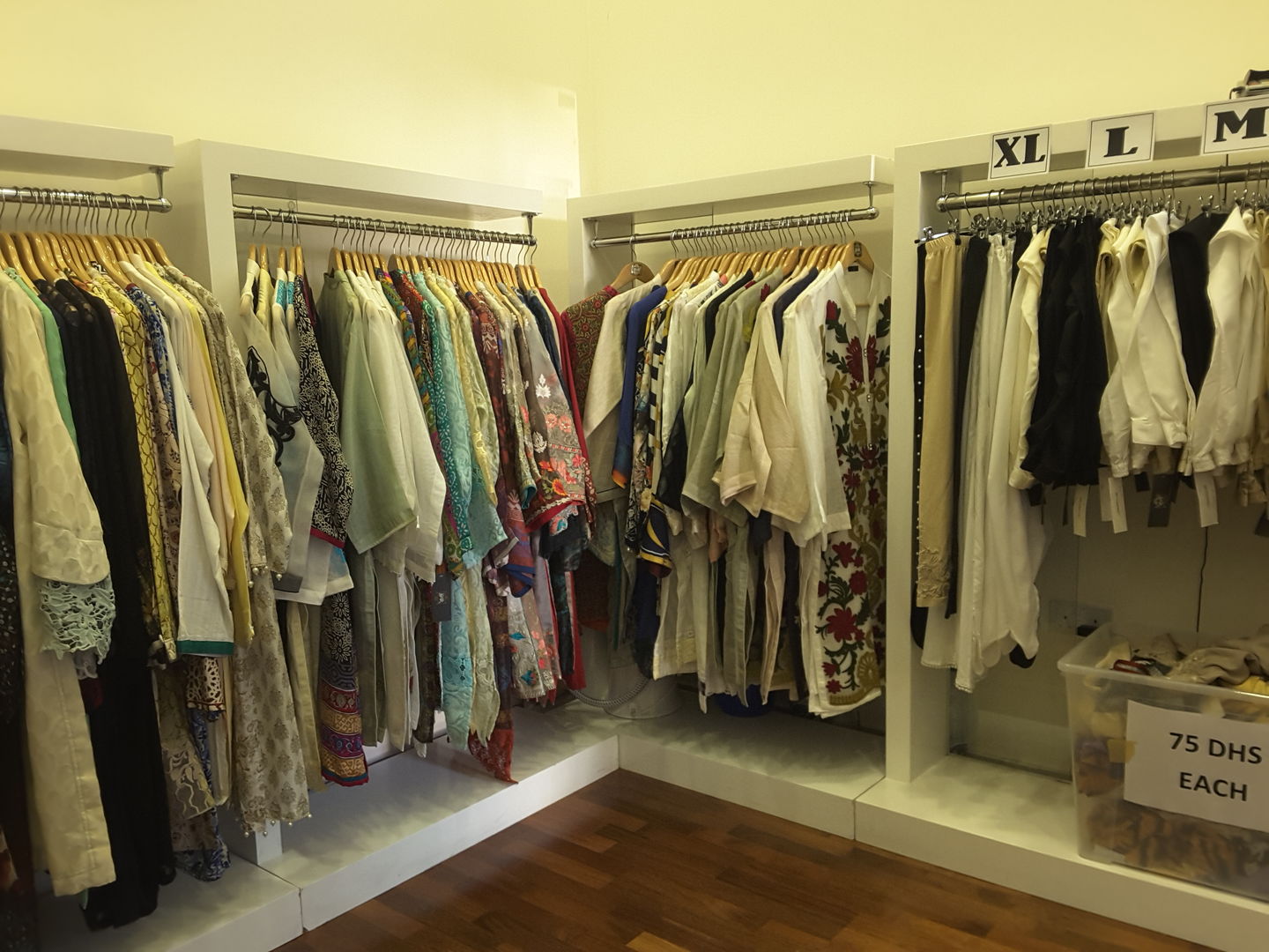 HiDubai-business-ajrak-fashion-shopping-apparel-meena-bazar-al-souq-al-kabeer-dubai-2