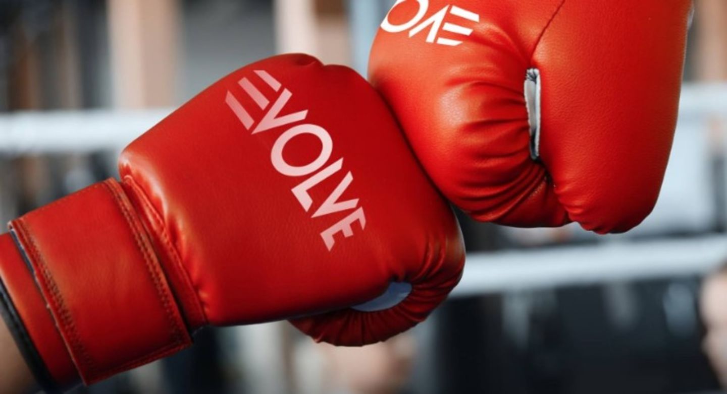 HiDubai-business-evolve-sportz-shopping-sporting-goods-equipment-dubai-silicon-oasis-nadd-hessa-dubai