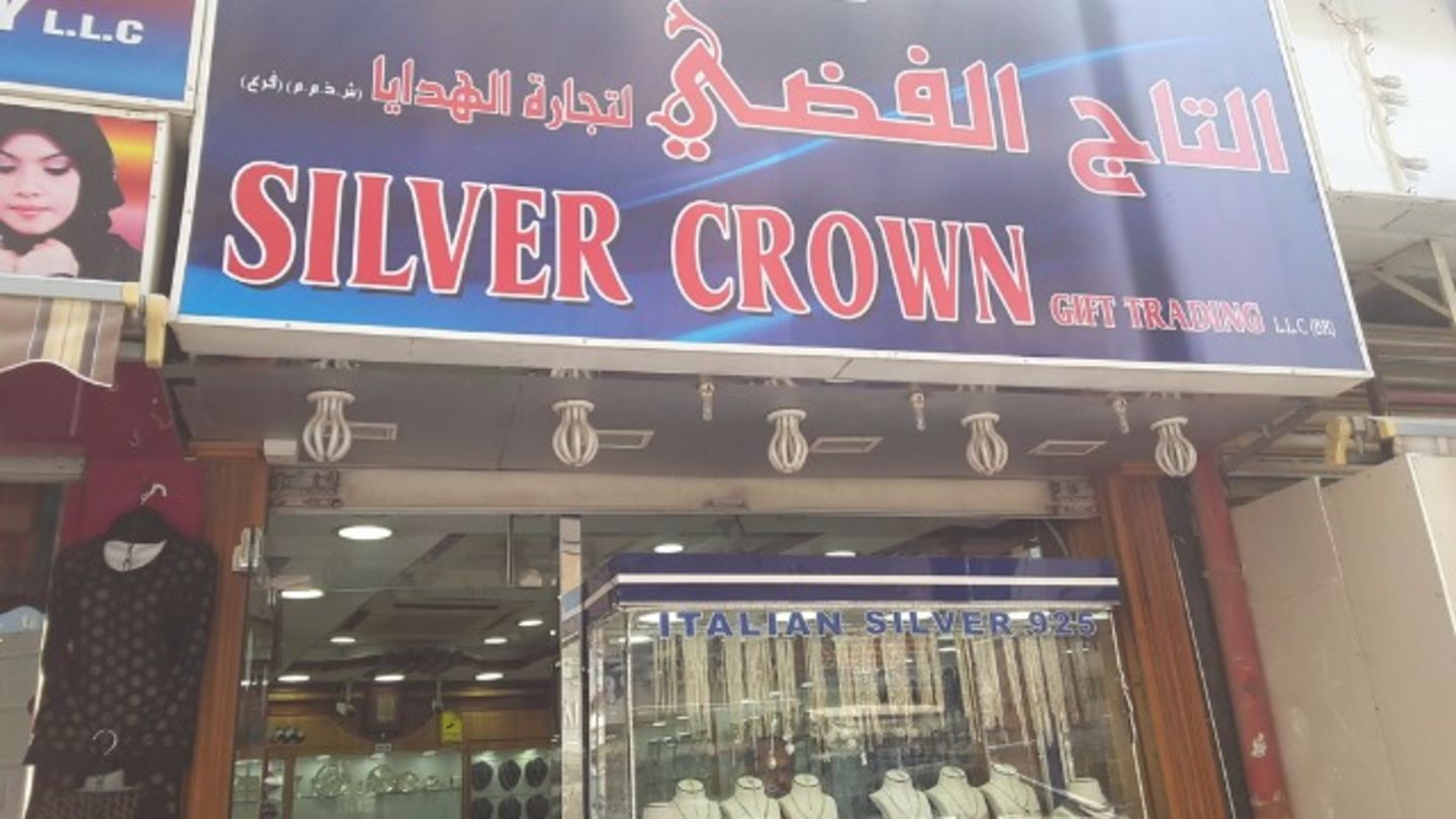 HiDubai-business-silver-crown-gift-trading-shopping-fashion-accessories-meena-bazar-al-souq-al-kabeer-dubai-2