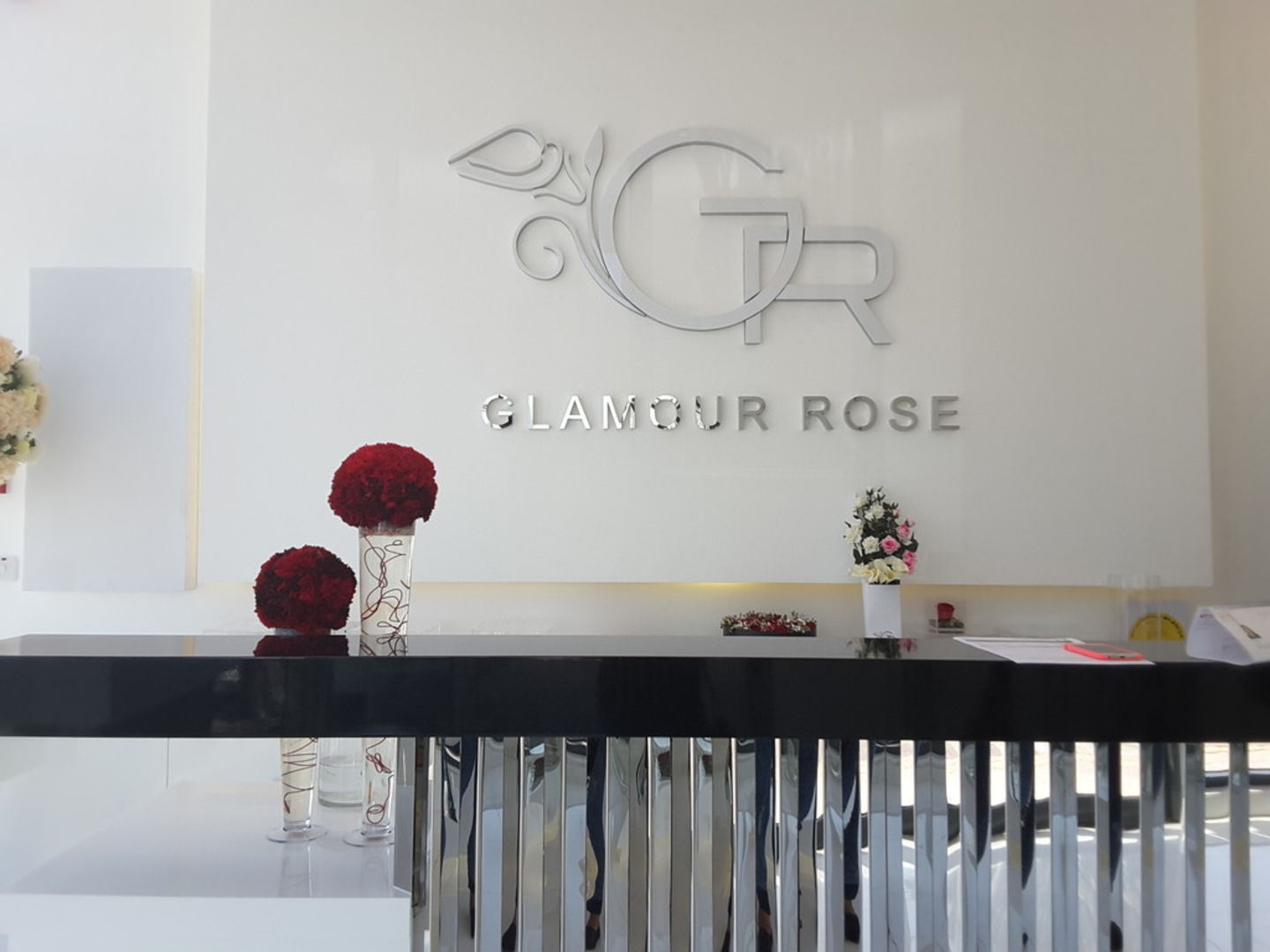 HiDubai-business-glamour-rose-flowers-trading-shopping-garden-outdoor-jumeirah-3-dubai-2