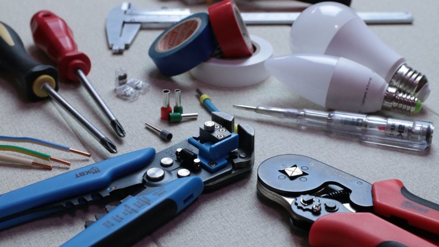 HiDubai-business-hyundai-oveis-gharan-trading-b2b-services-construction-building-material-trading-naif-dubai