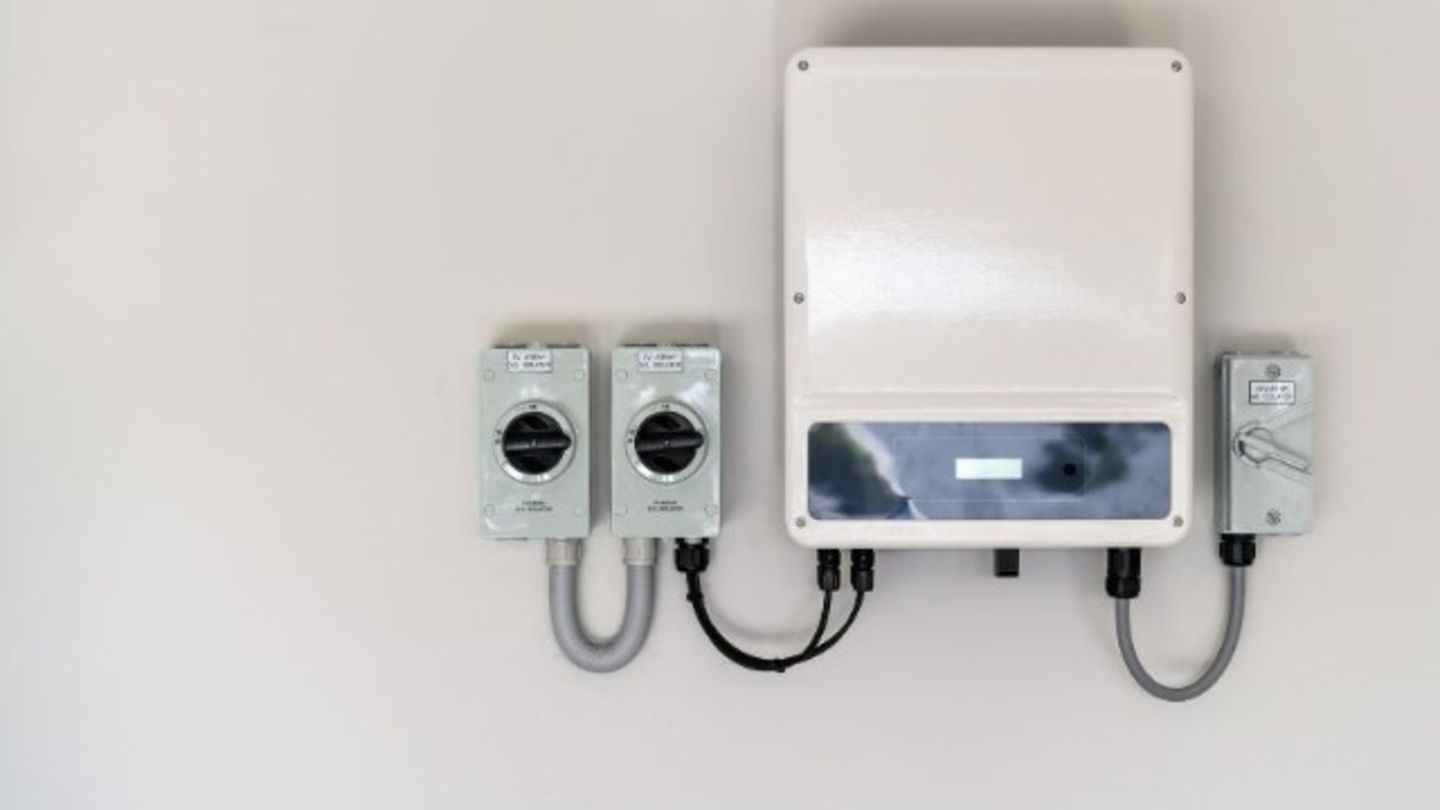 HiDubai-business-dmd-solar-energy-system-new-economy-sustainable-energy-naif-dubai