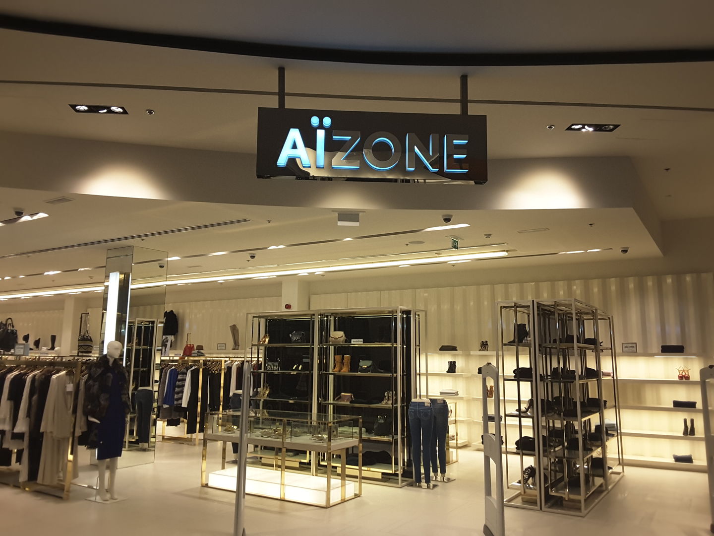 HiDubai-business-aizone-shopping-apparel-al-barsha-1-dubai-2