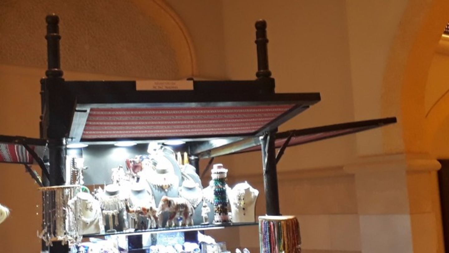 HiDubai-business-tic-tac-shopping-souvenirs-gifts-burj-khalifa-dubai-2