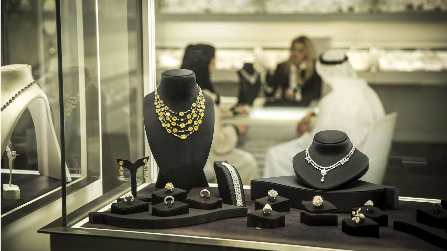 HiDubai-business-shiva-kumar-jewellery-trading-shopping-jewellery-precious-stones-meena-bazar-al-souq-al-kabeer-dubai