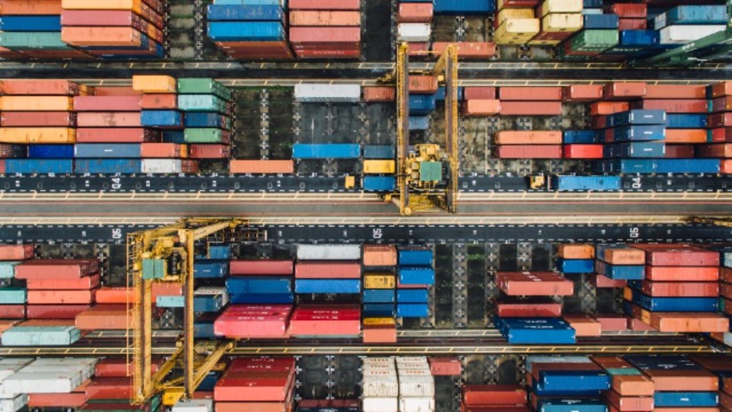 HiDubai-business-nova-star-shipping-shipping-logistics-sea-cargo-services-al-garhoud-dubai