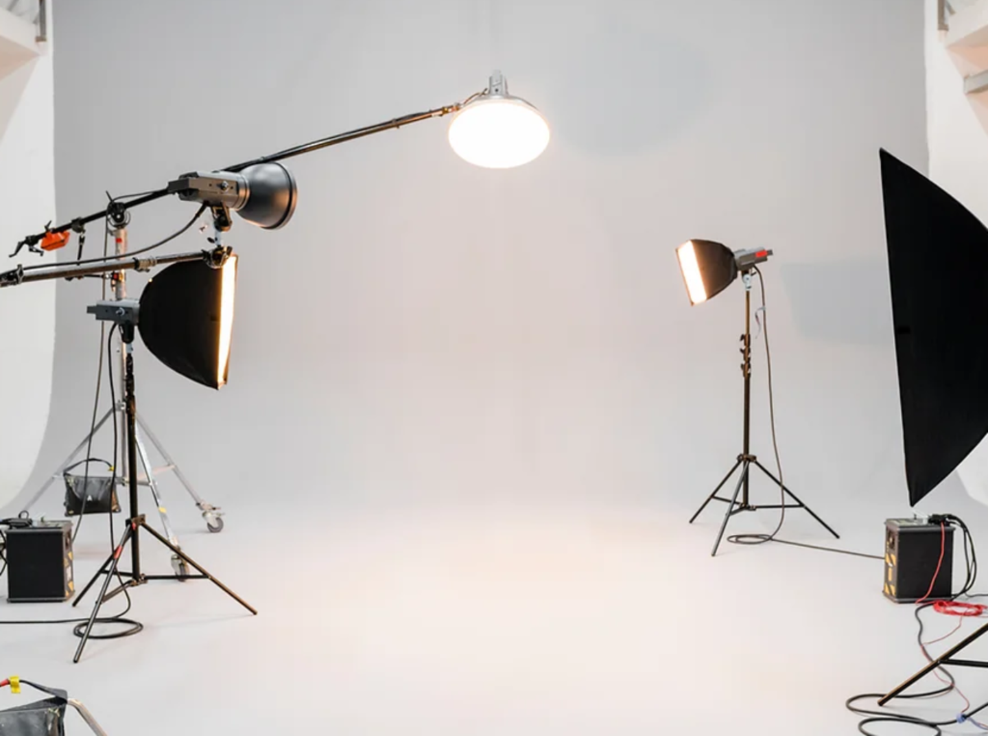 HiDubai-business-golden-screen-art-productions-media-marketing-it-media-publishing-dubai-media-city-al-sufouh-2-dubai