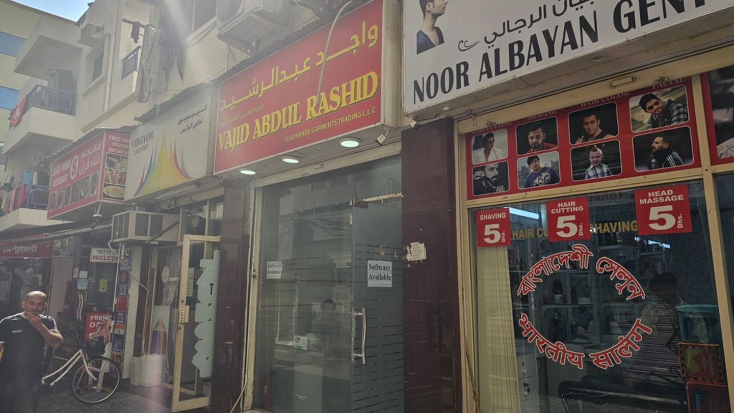 HiDubai-business-vajid-abdul-rashid-readymade-garments-trading-shopping-apparel-meena-bazar-al-souq-al-kabeer-dubai