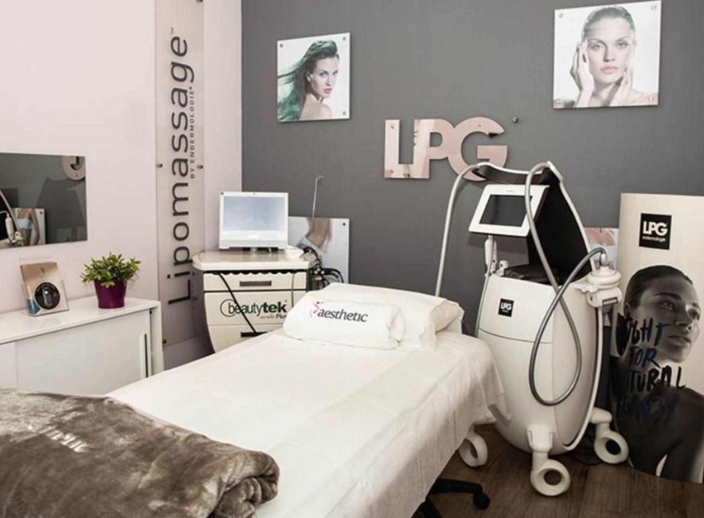 HiDubai-business-aesthetic-polyclinic-beauty-wellness-health-specialty-clinics-dubai-international-financial-centre-zaabeel-2-dubai