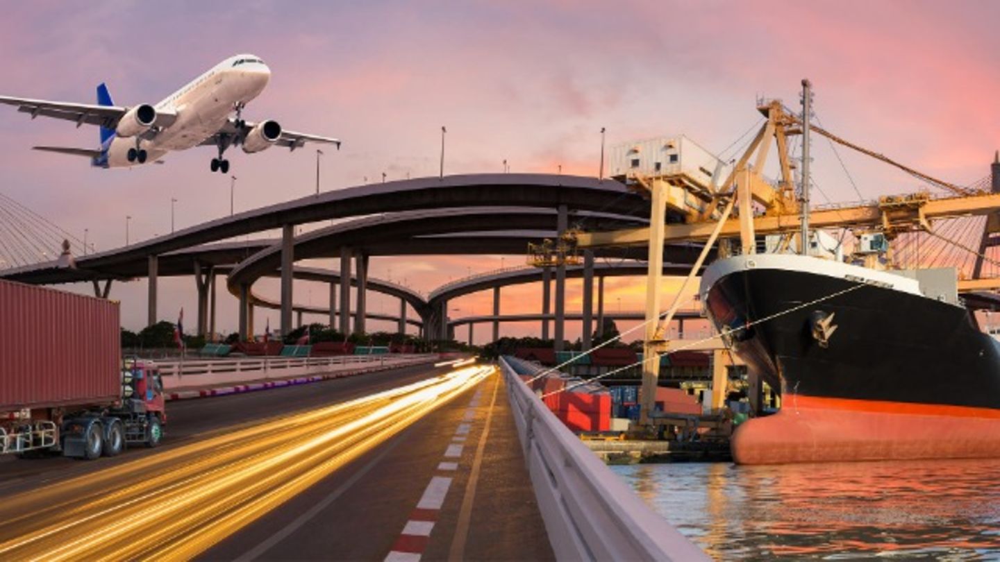 HiDubai-business-hazmat-logistics-shipping-logistics-air-cargo-services-jebel-ali-industrial-2-dubai