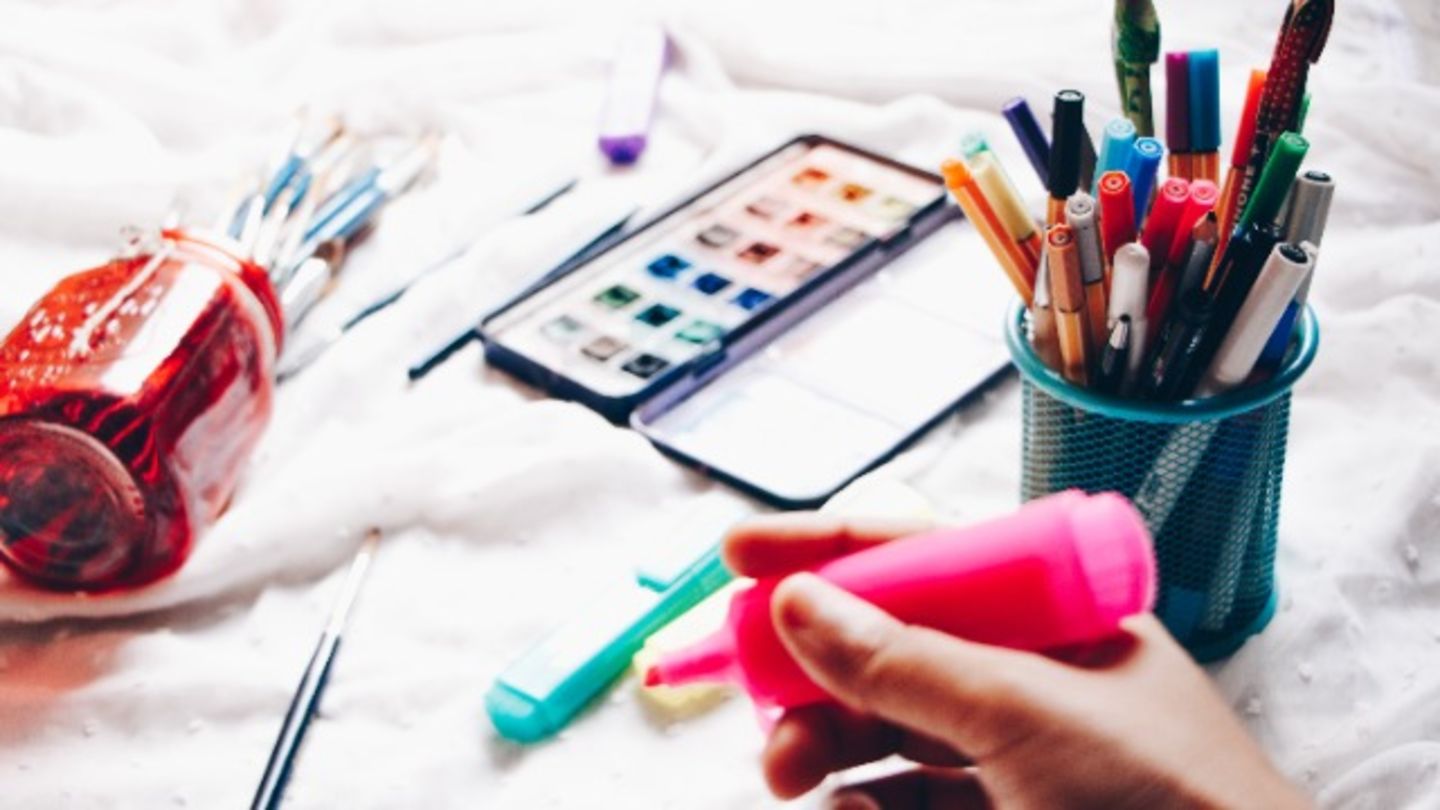 HiDubai-business-al-raziq-office-stationery-shopping-office-supplies-stationery-al-fahidi-al-souq-al-kabeer-dubai