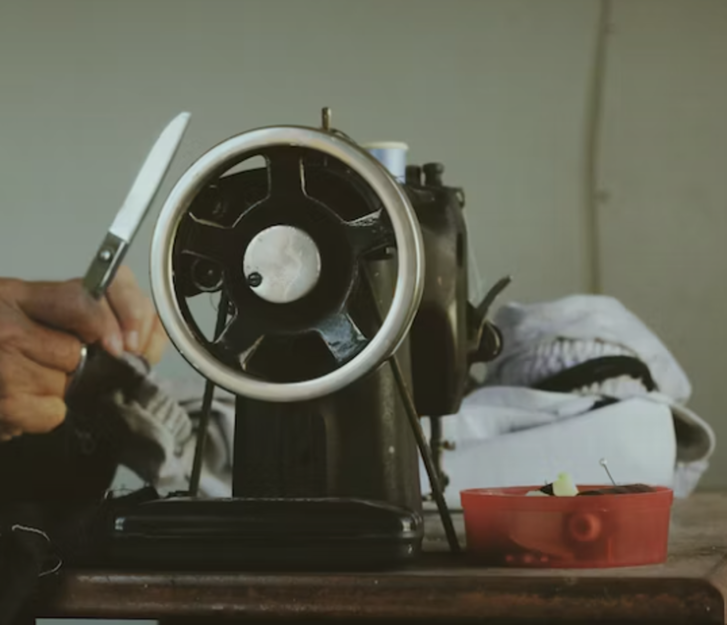 HiDubai-business-mohammad-shaker-ladies-wears-tailoring-embroidery-home-tailoring-naif-dubai