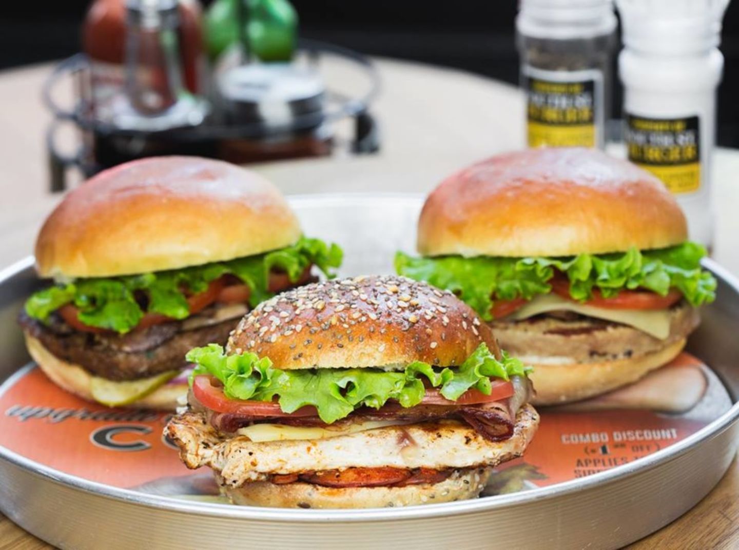 HiDubai-business-south-st-burger-food-beverage-restaurants-bars-dubai-silicon-oasis-nadd-hessa-dubai