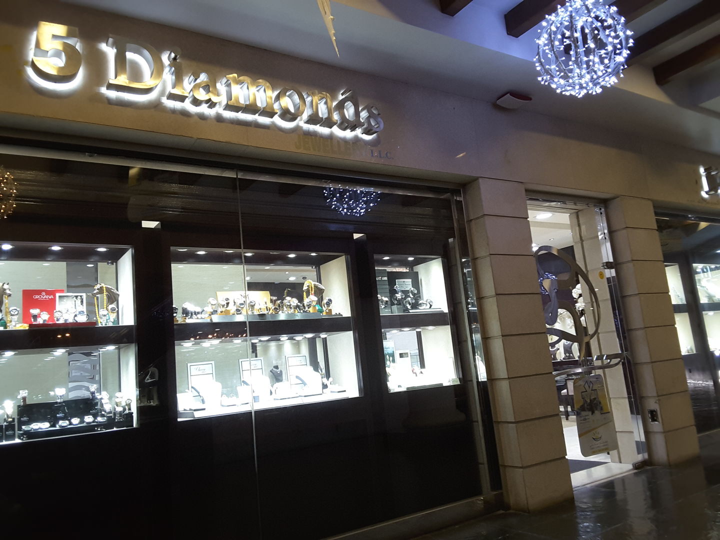 HiDubai-business-5-diamonds-shopping-jewellery-precious-stones-al-wasl-dubai-2